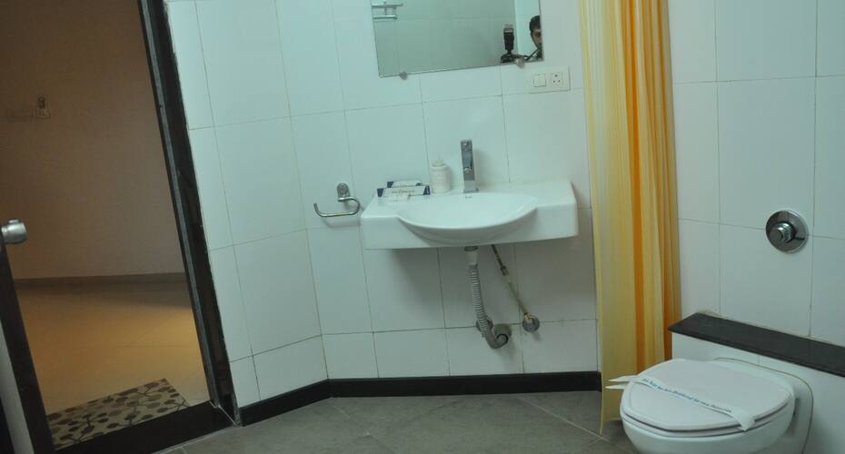 Hotel Shree Plaza, Bharuch 5